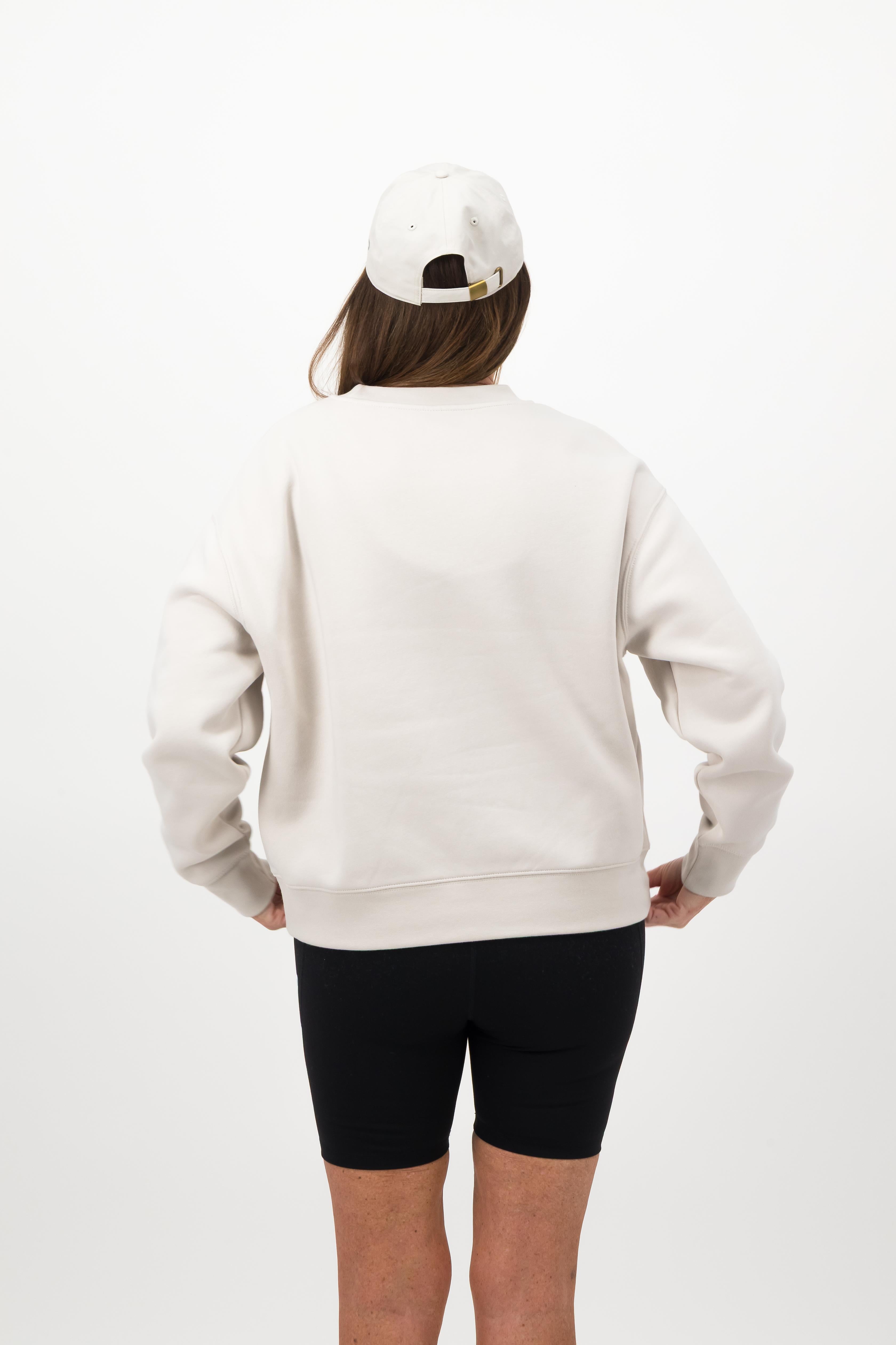 Back view of woman wearing bone Concept Padel cap