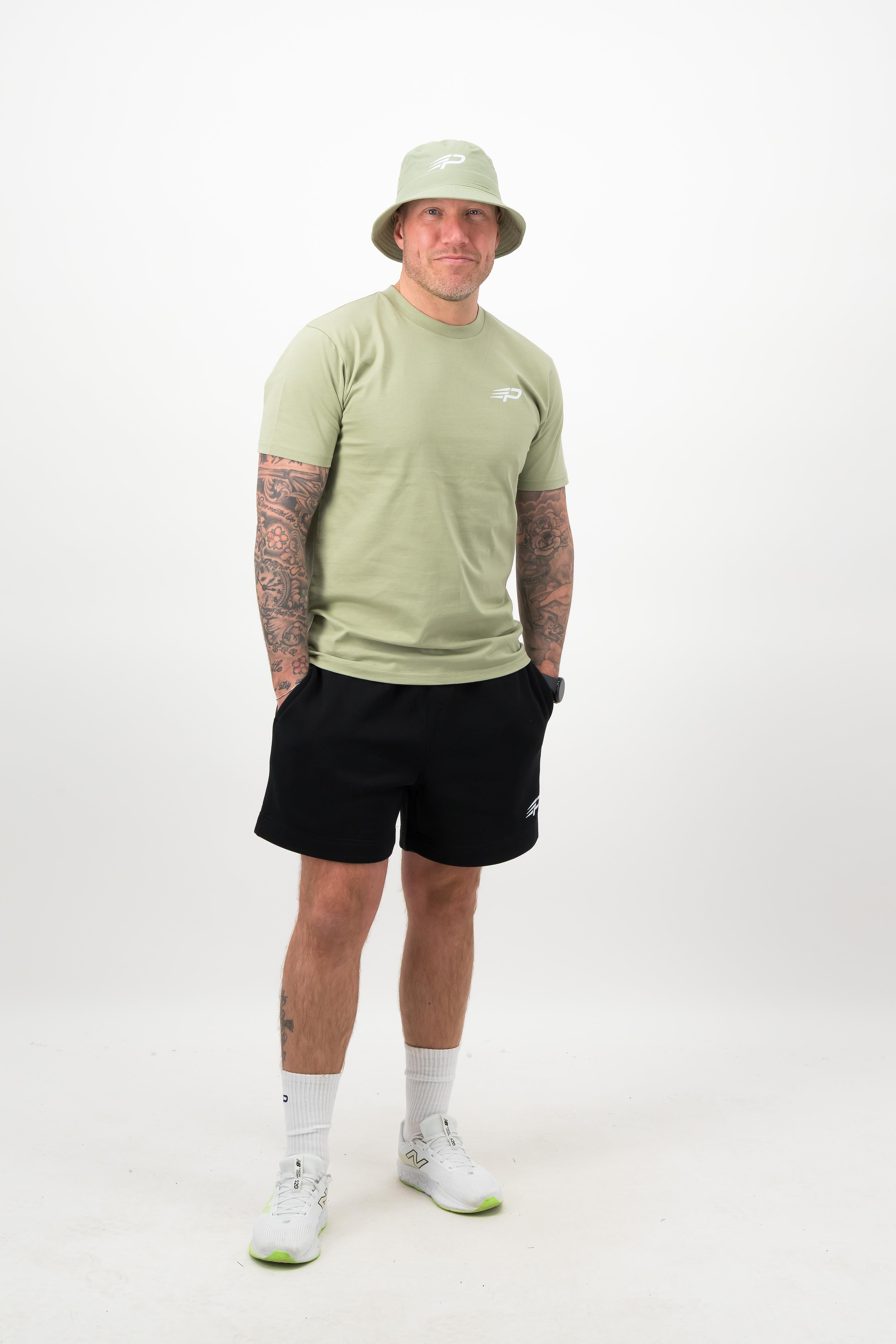 Man wearing pistachio Concept Padel bucket hat